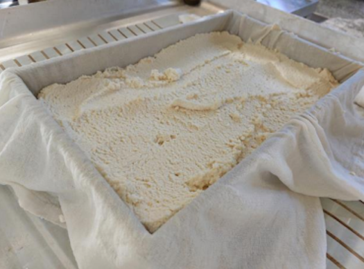 Élaboration de la pâte d'attiéké